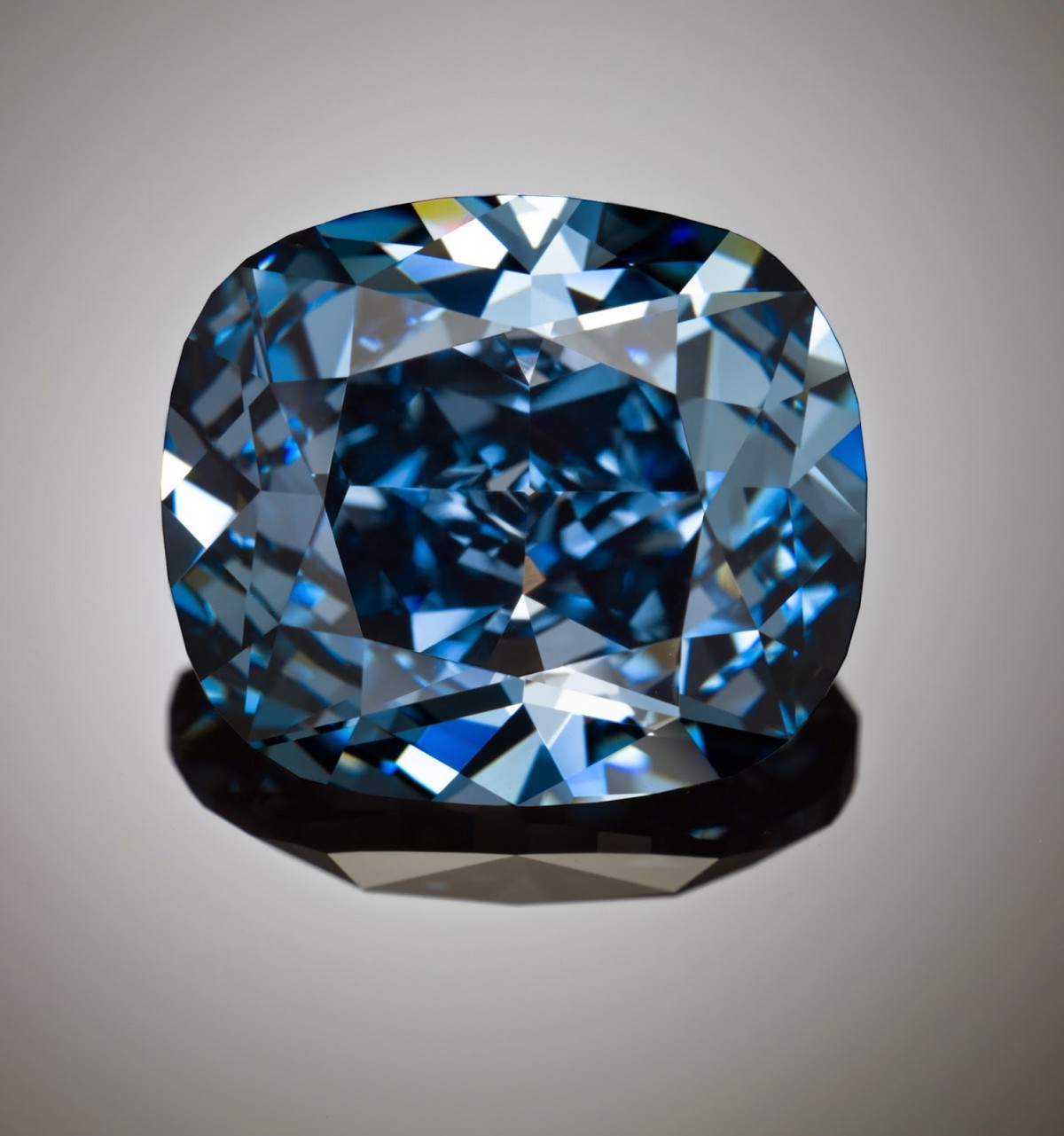 Blue moon diamond reddiam