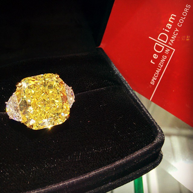 Yellow_diamond_ring_reddiam