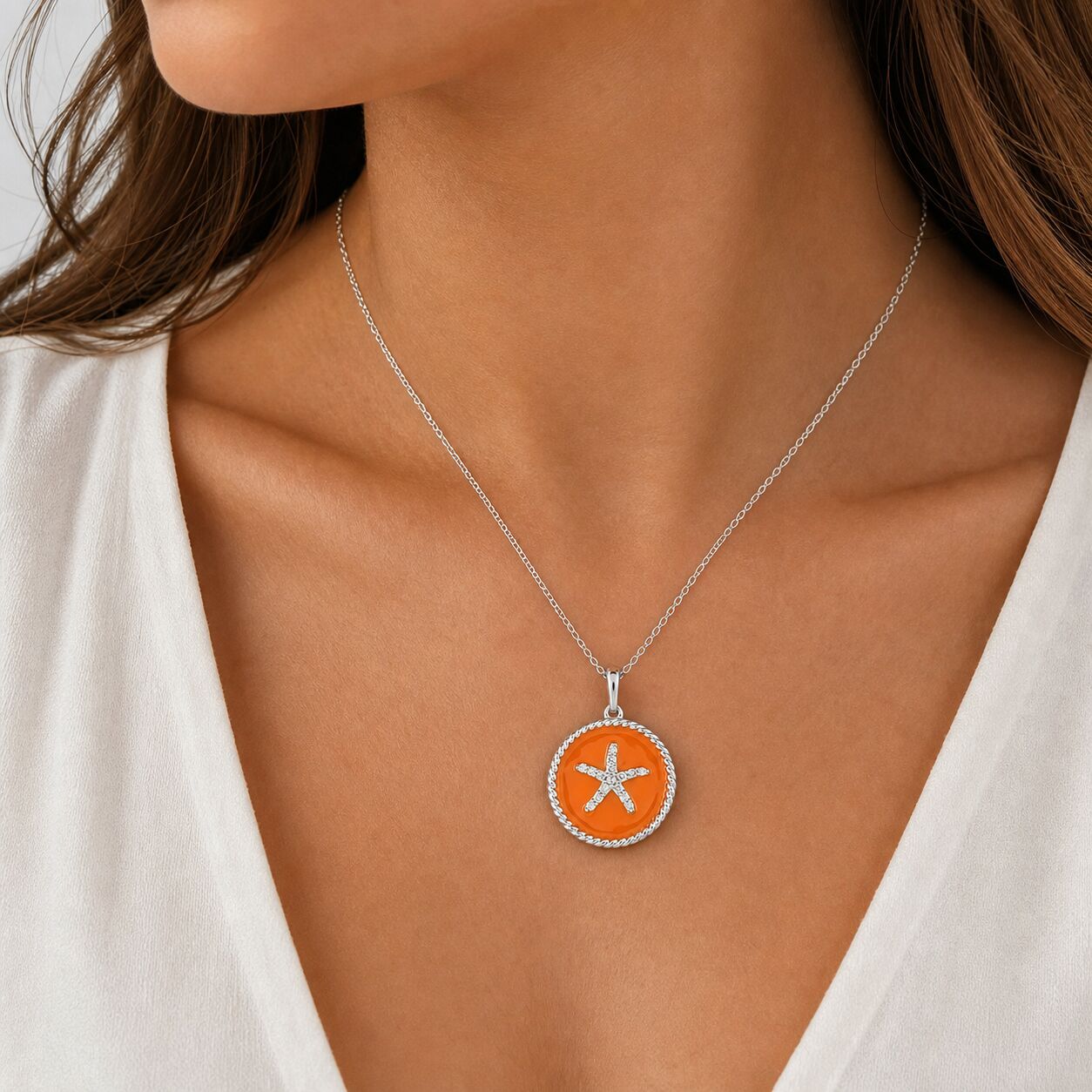 OCEANITY ™ 14k White Gold Pendant Round Enamel with Pave Starfish Center Twisted Wire Frame Diamond 0.10 Ctw