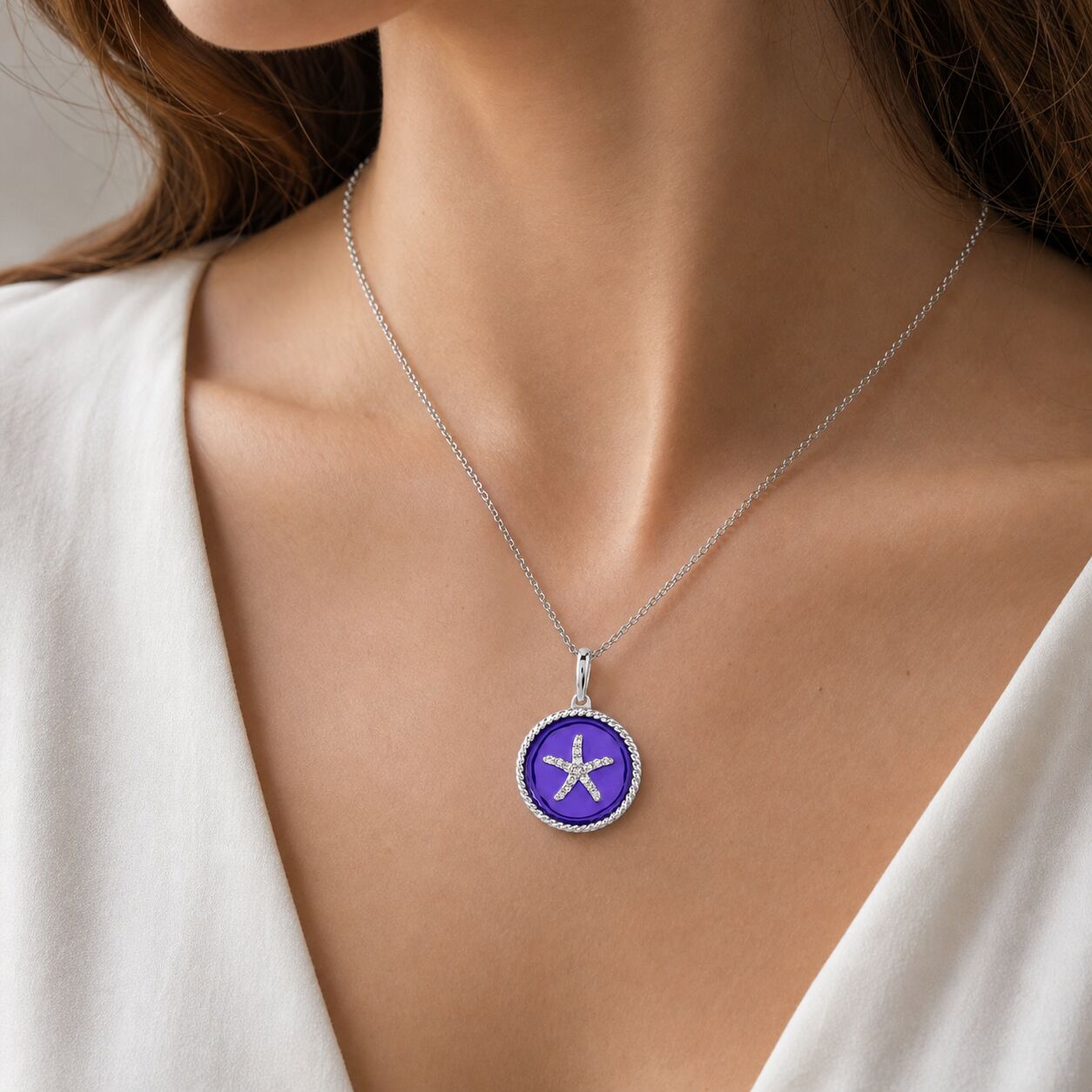 OCEANITY ™ 14k White Gold Pendant Round Enamel with Pave Starfish Center Twisted Wire Frame Diamond 0.10 Ctw