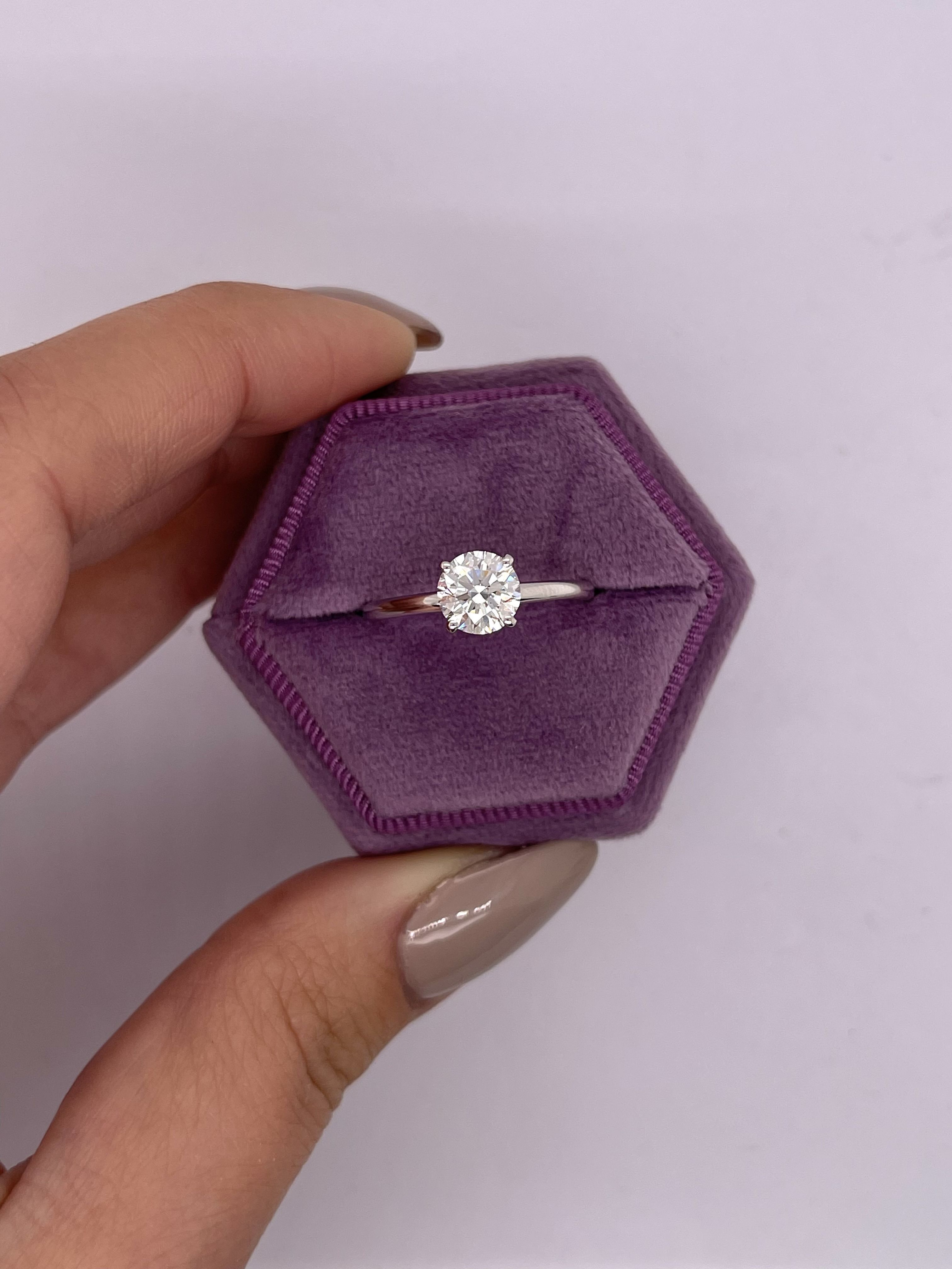 586: White Gold 14K VIR-1-DVVS1-RD-LG