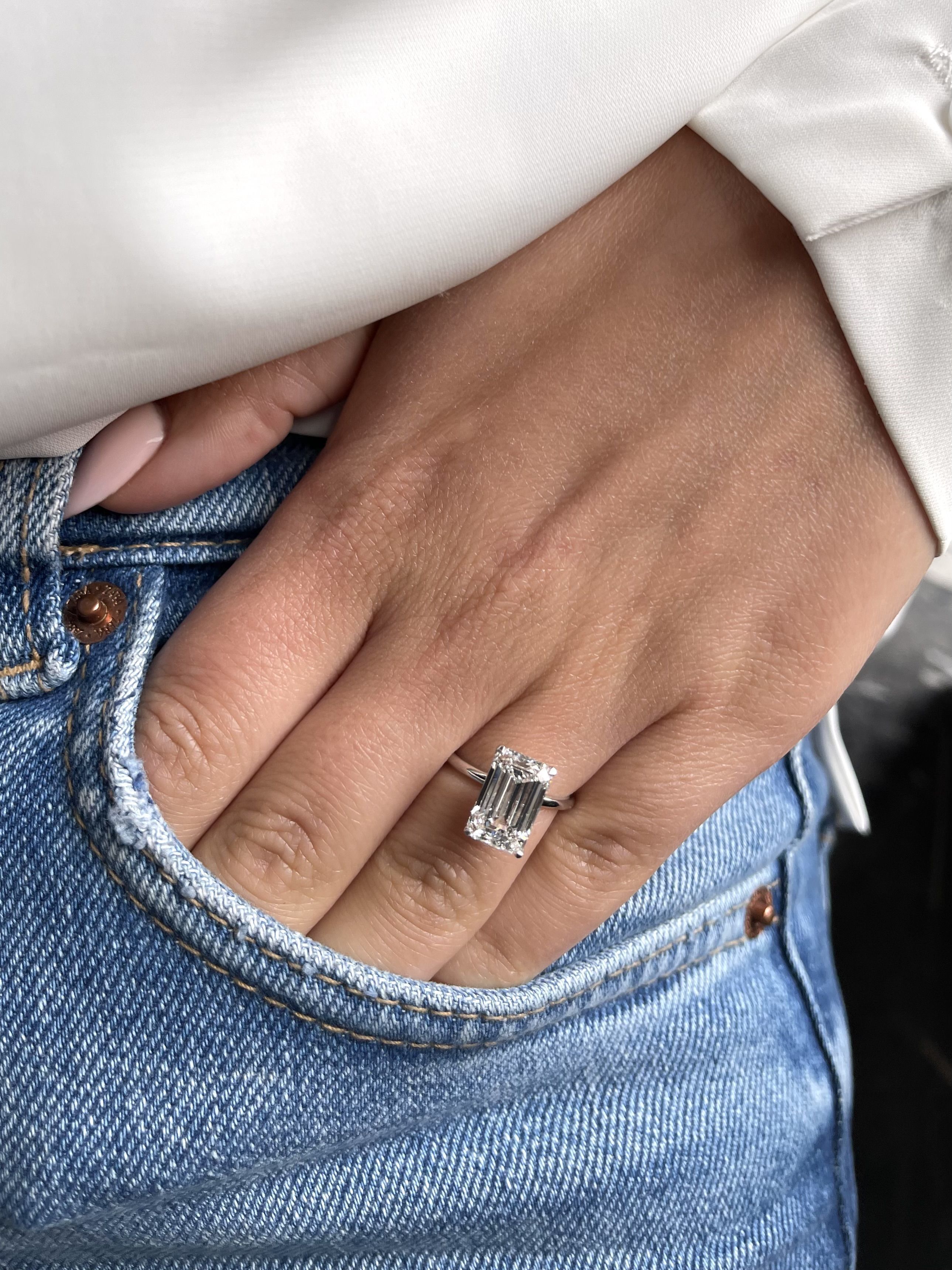 665: White Gold 14K VIR-4-EVS1-EMR-LG