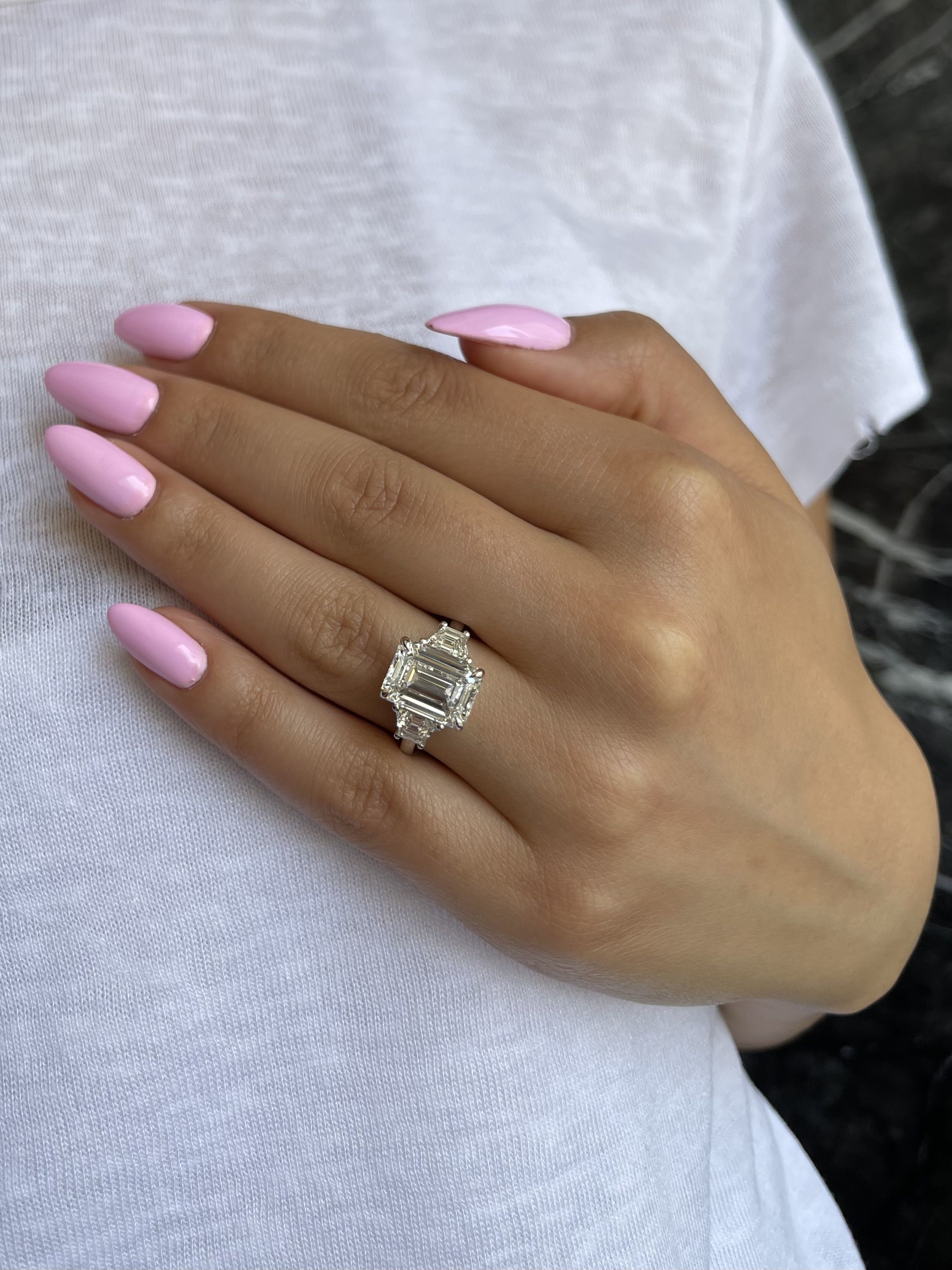 688A: White Gold 14K VIR-3-EVS1-EMR-LG SS_FVS2_TRPZ