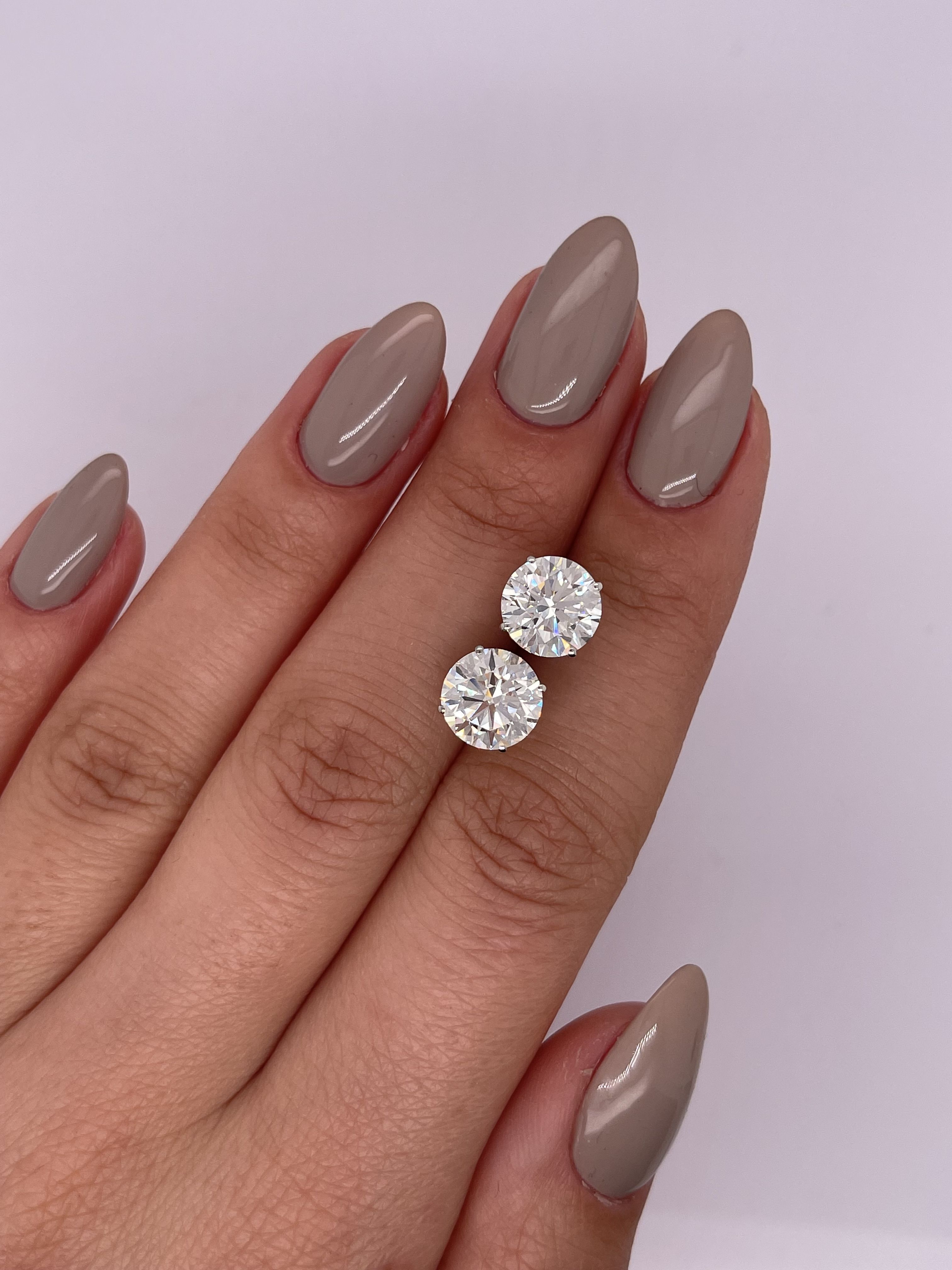 664: White Gold 14K VIR-5-FVS1-RD-LG
