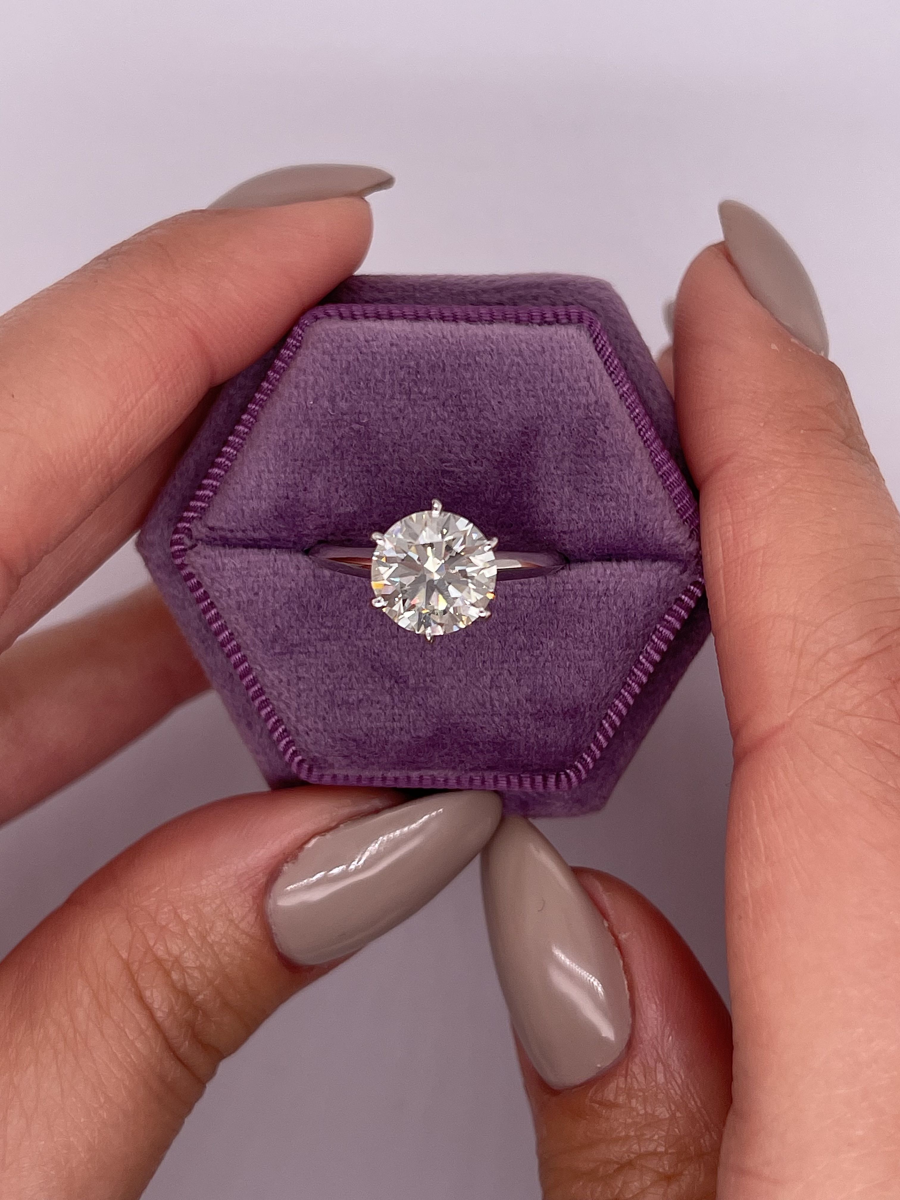 588: White Gold 14K VIR-2-EVVS2-RD-LG