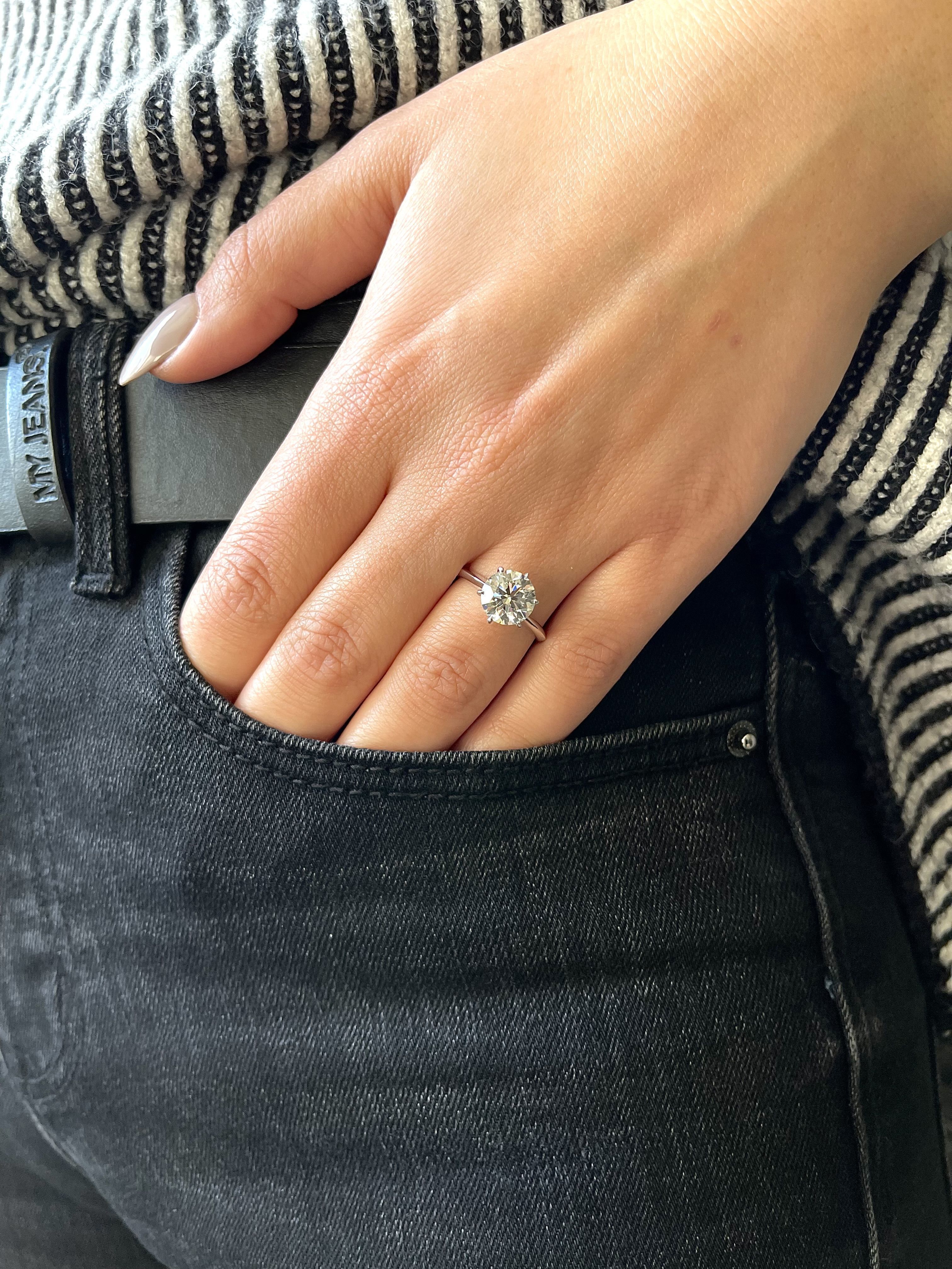 588: White Gold 14K VIR-2-EVVS2-RD-LG