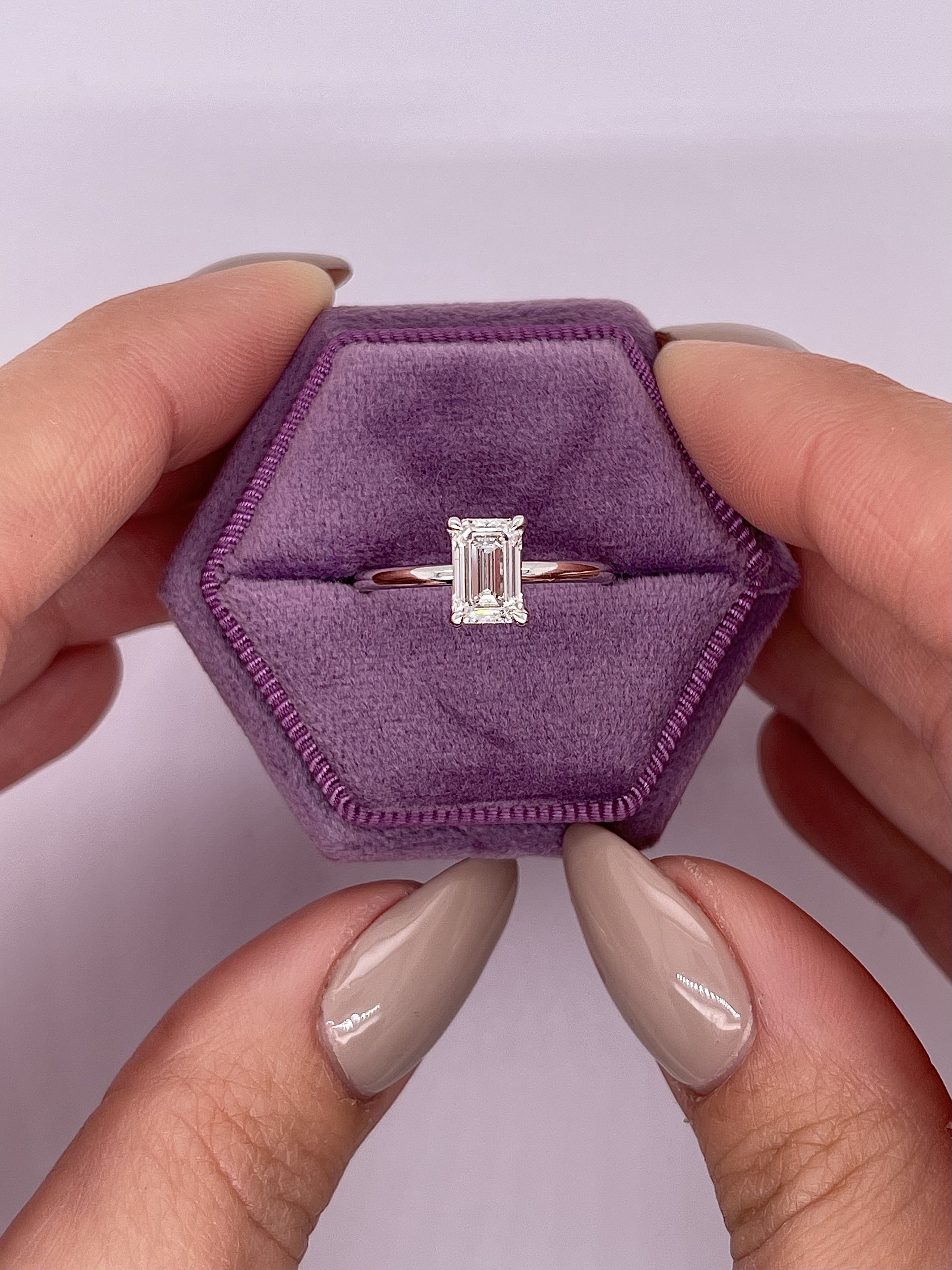 613A: White Gold 14K VIR-1.5-EVVS2-EMR-LG