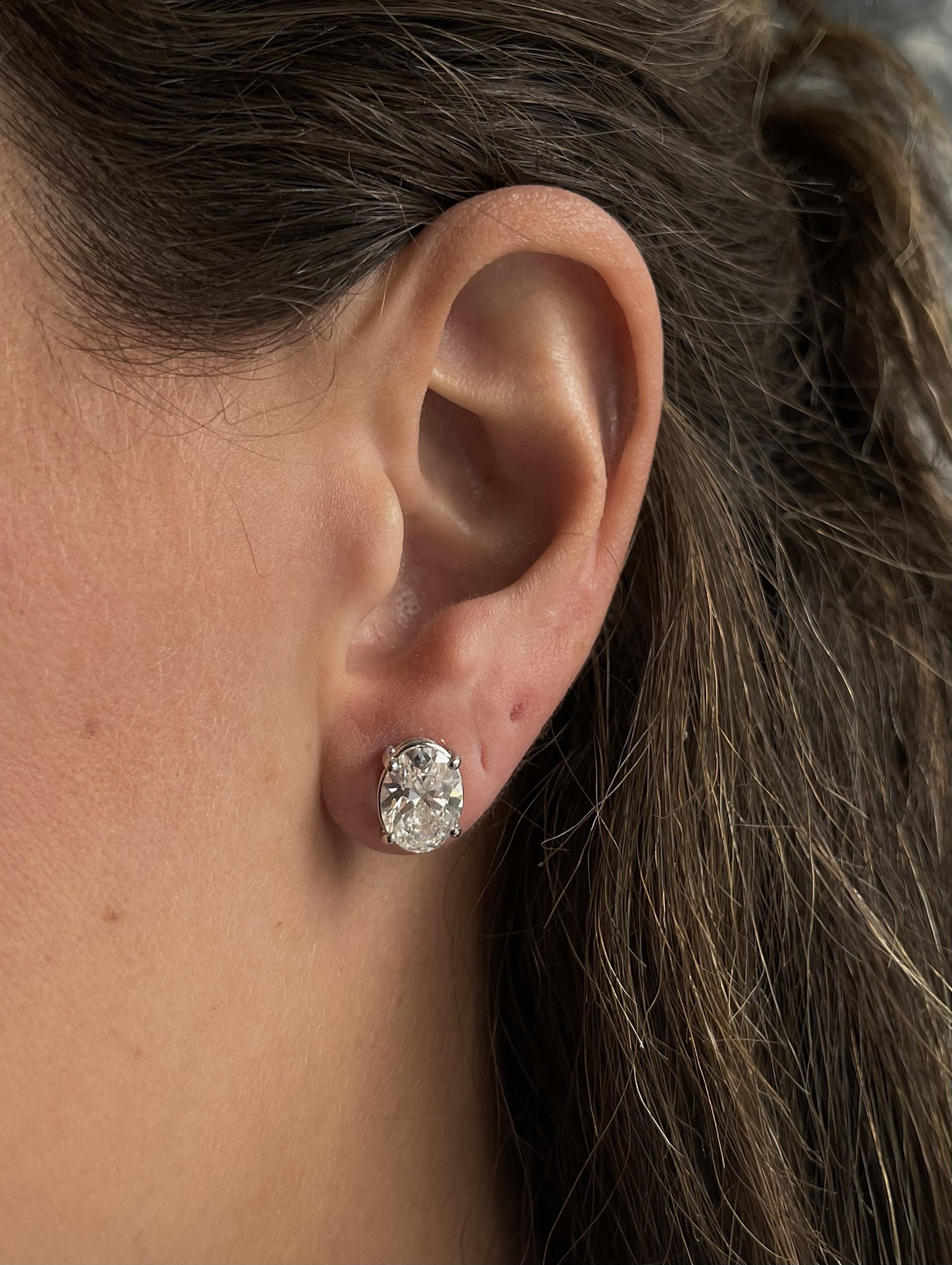 744: White Gold 14K VIR-3-EVVS2-Oval-LG
