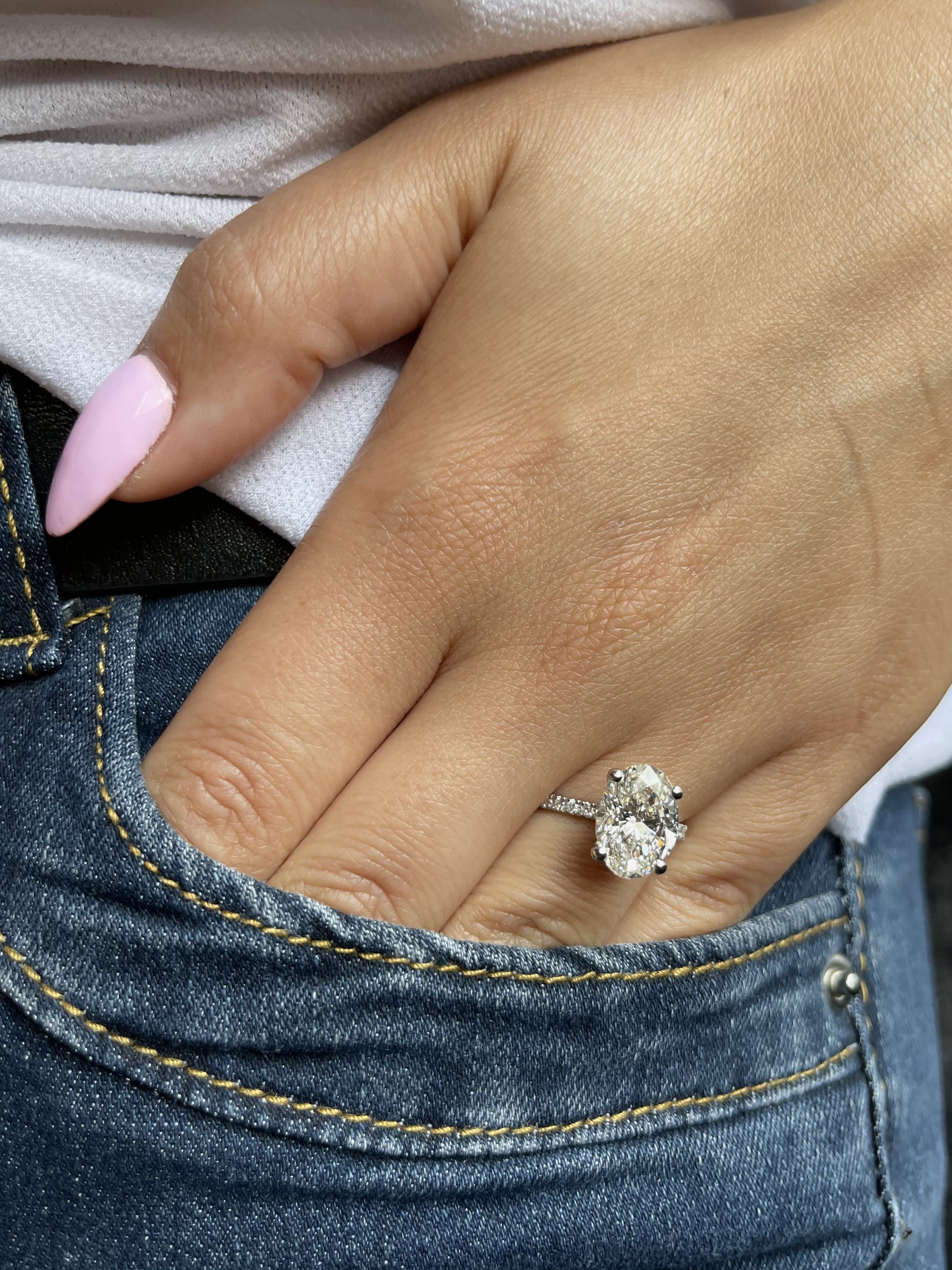 706: White Gold 14K VIR-4-FVS1-Oval-LG SS_FVS_ROUND