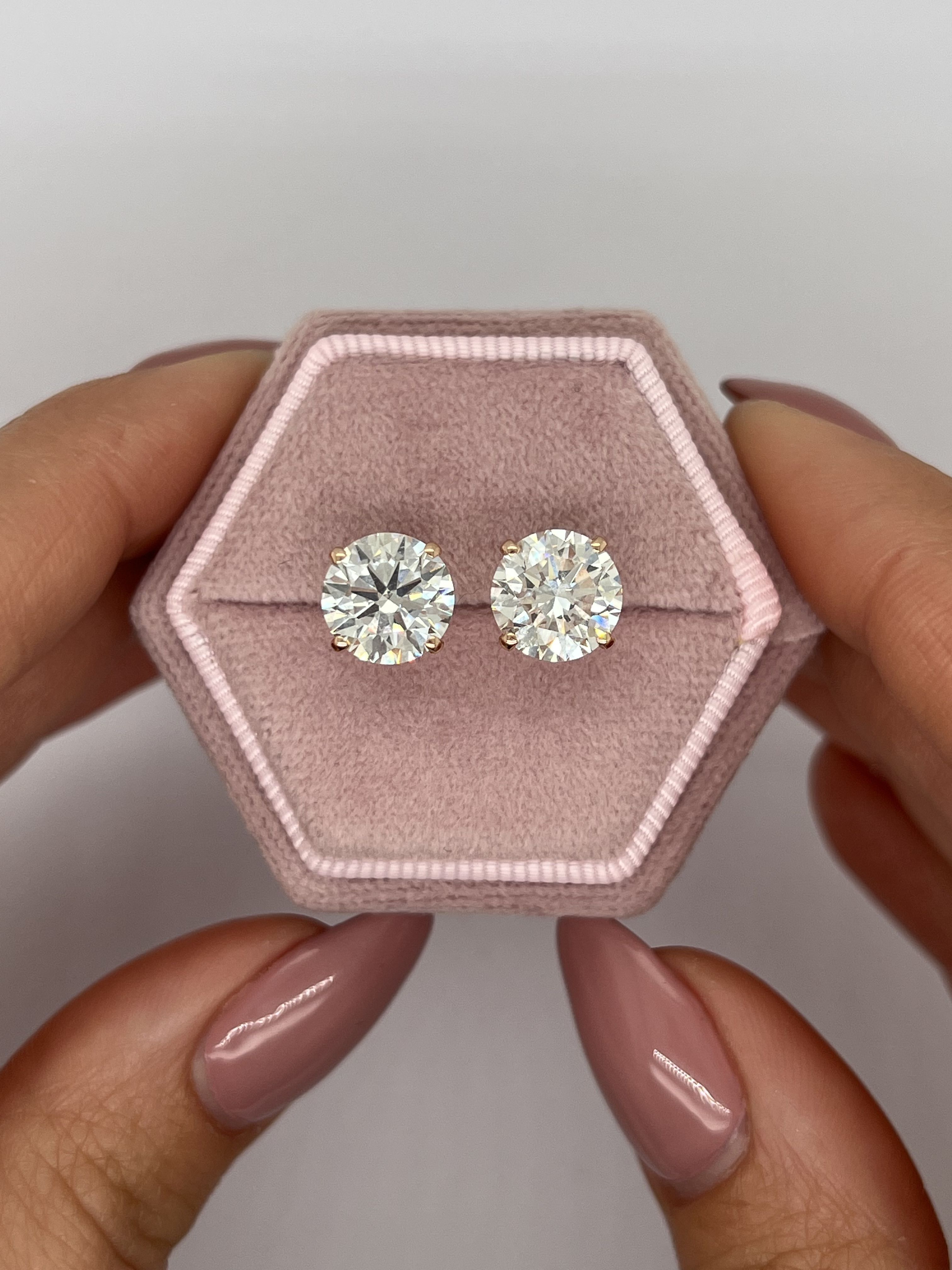 666: White Gold 14K VIR-3-EVVS2-RD-LG