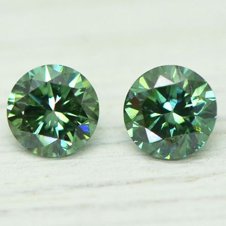 Matching Pair Green Round Diamonds 0.43 TCW SI1